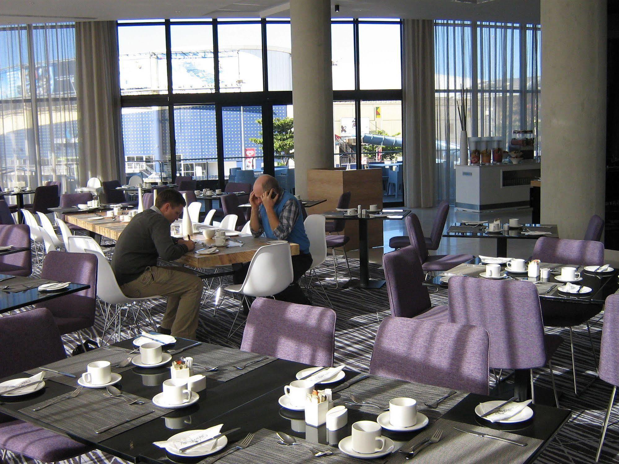 aha Gateway Hotel Umhlanga Durban Bagian luar foto